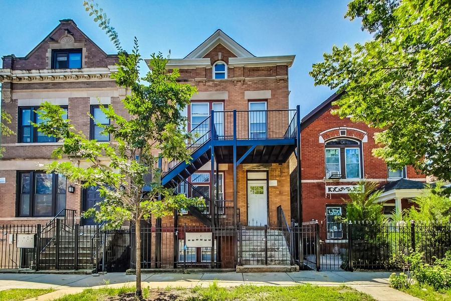 2821 West 25th Street, a six-unit brick building in Chicago
