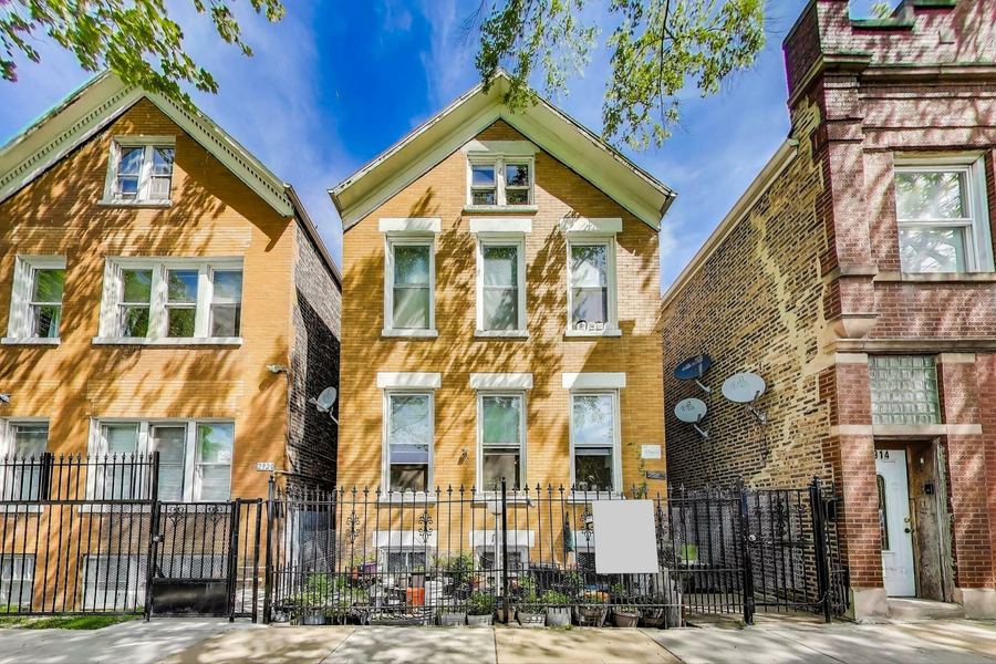 2916 West 25th Place, a five-unit building in Little Village