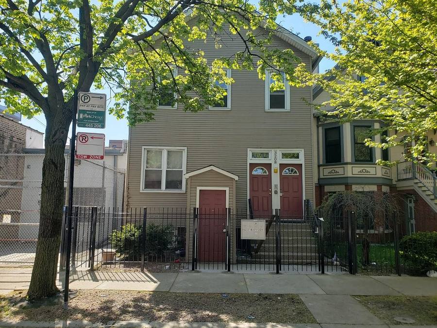 3208 North Seminary Avenue, a four-unit building in Lakeview