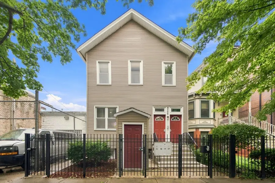 3208 North Seminary Avenue, a four-unit building in Lakeview