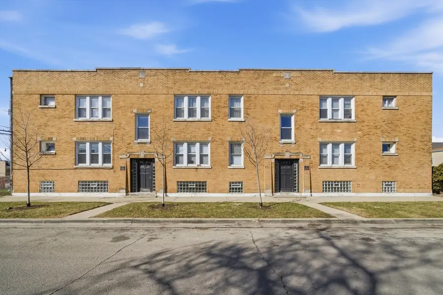 3224 North Linder Avenue, a six-unit brick building in Portage Park
