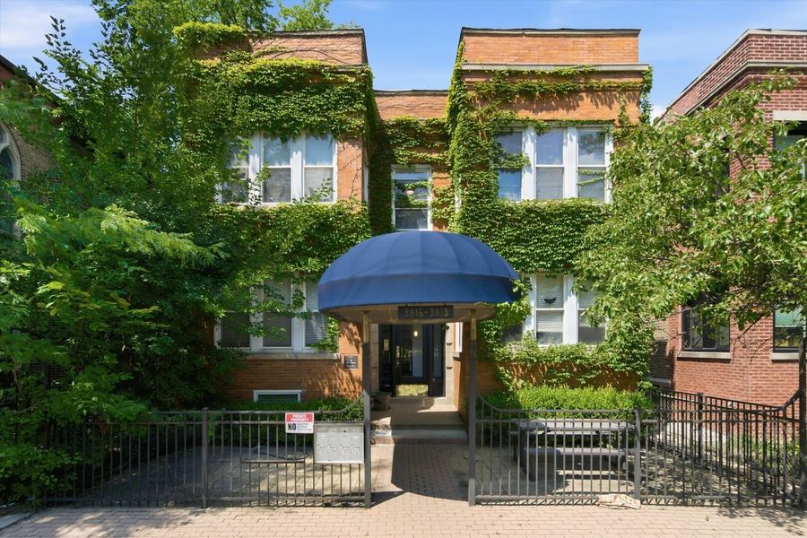 3816 West Irving Park Road, a brick building in Chicago