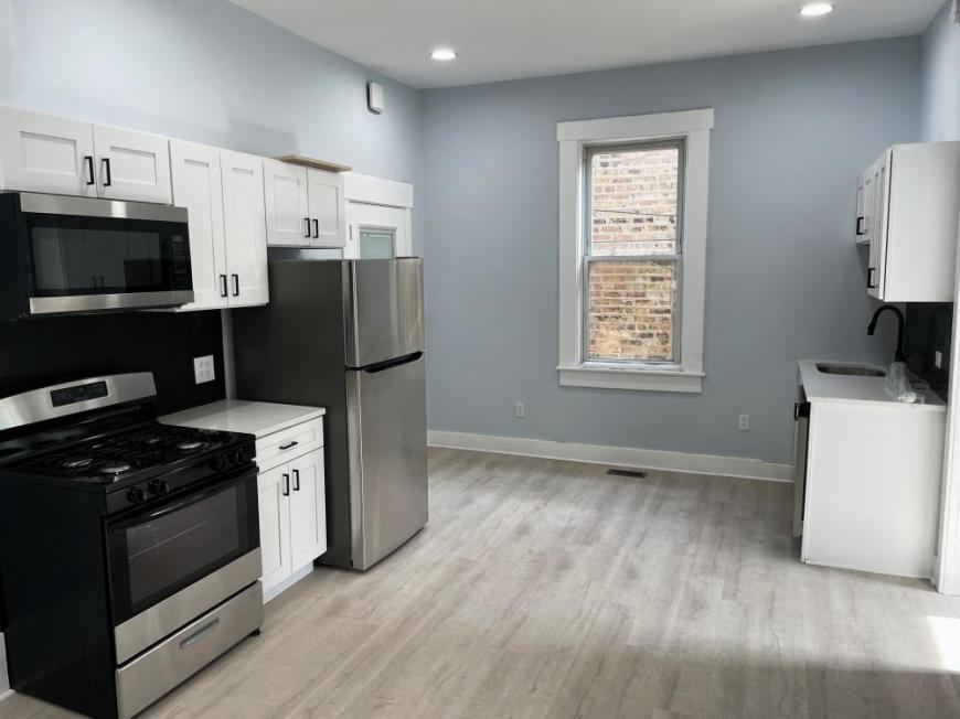 Renovated apartment kitchen at 914 North California Avenue