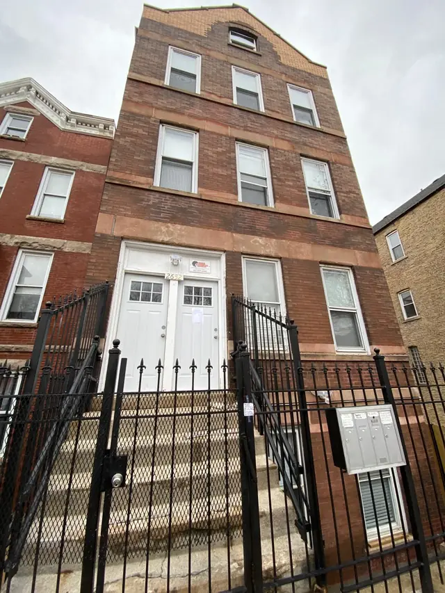 Front of 2652 W 21st Pl