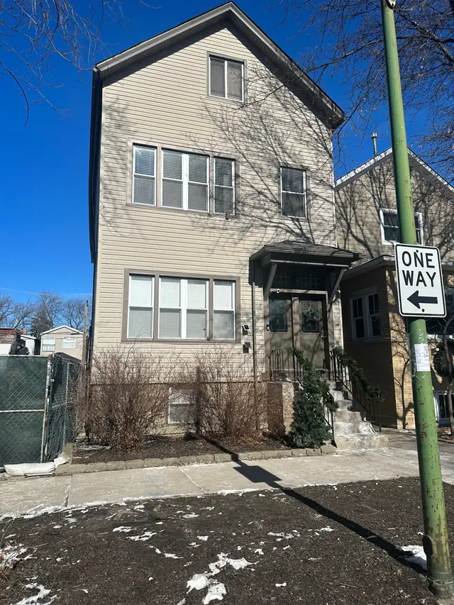 Front of 1810 W Melrose