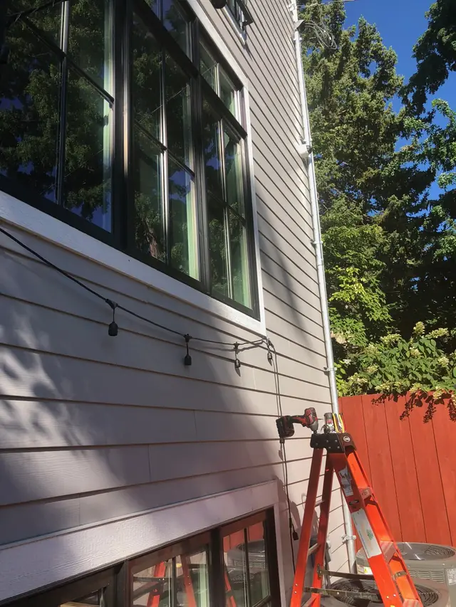 Siding going on, 2018
