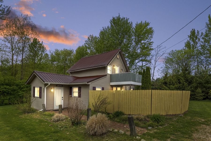 8653 Little Paw Paw Avenue, Watervliet, Michigan
