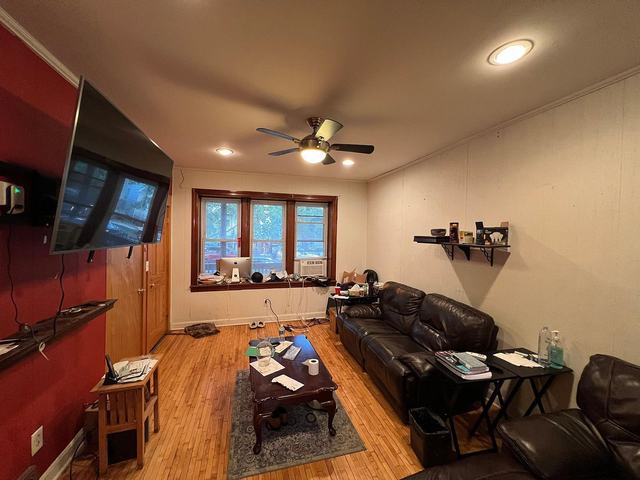 Living room before renovation