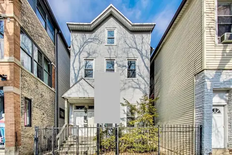 2102 W Roscoe, North Center