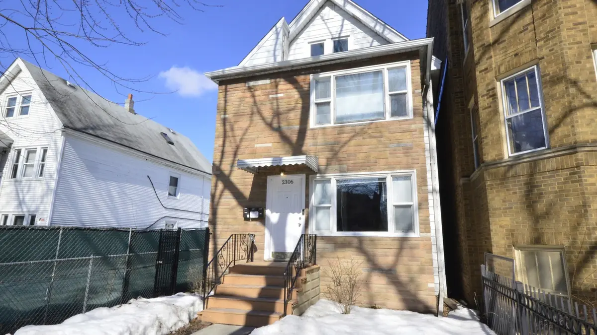 2306 W Winnemac, Chicago listing photo