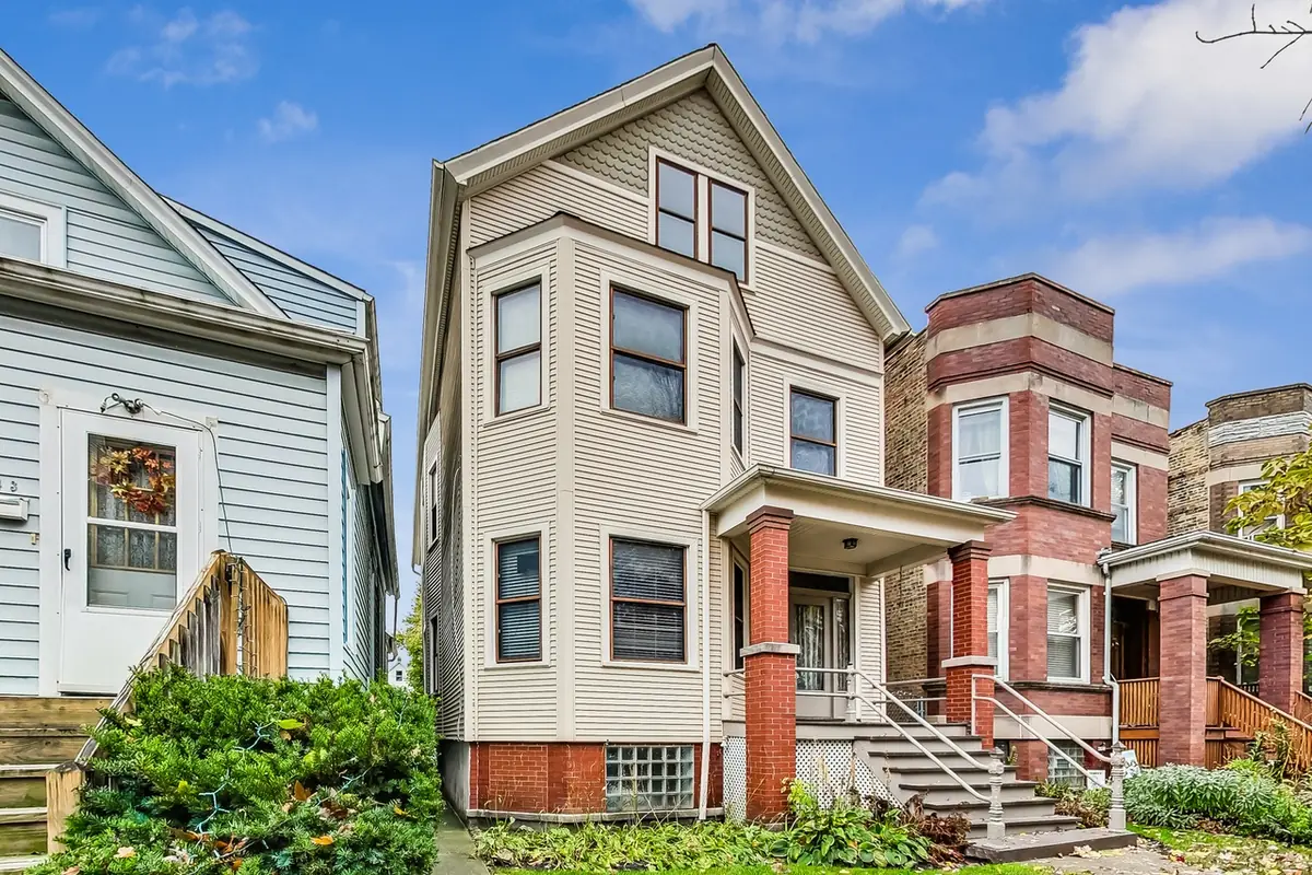 2445 W Ainslie, Chicago listing photo