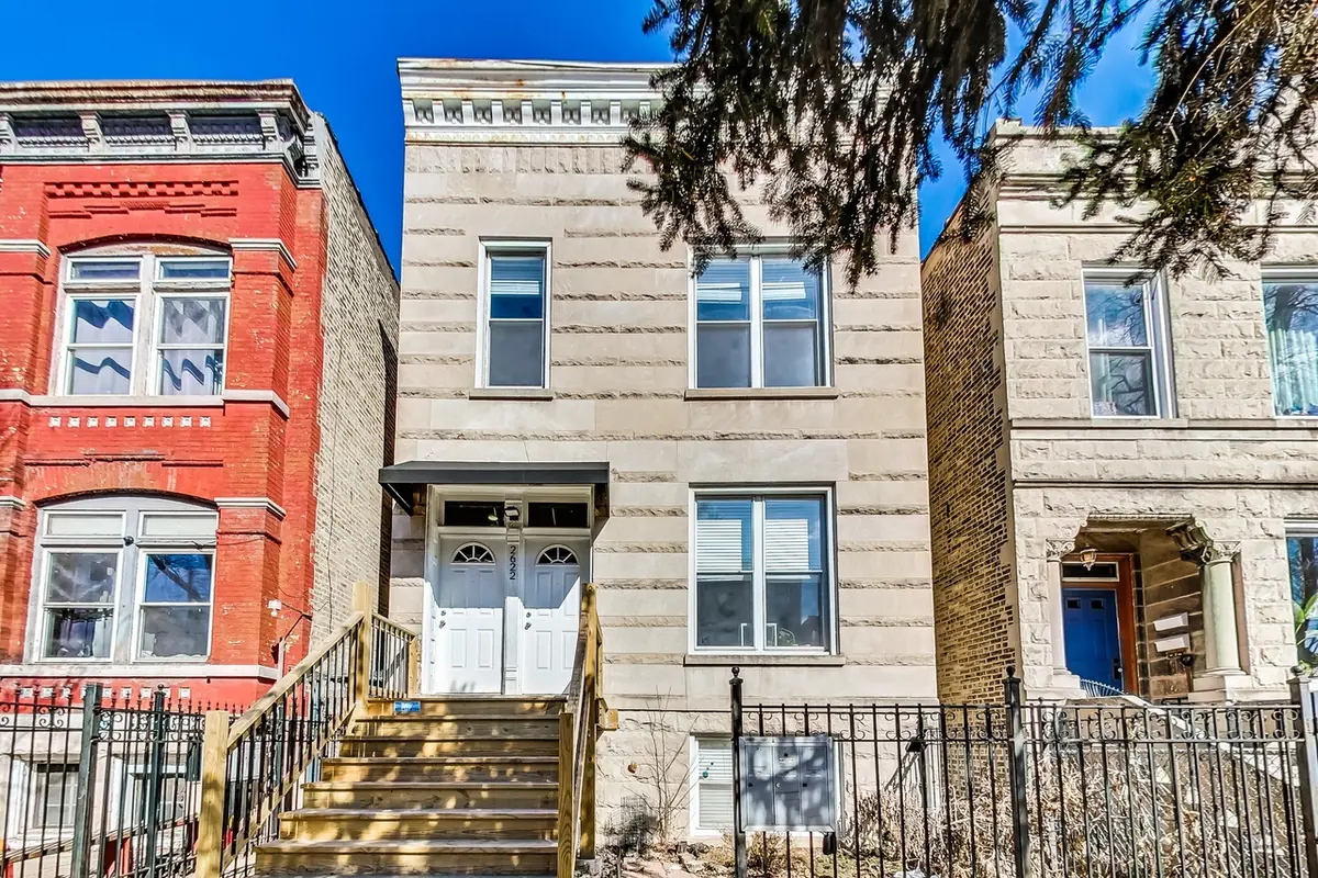 2622 W Crystal, Chicago listing photo